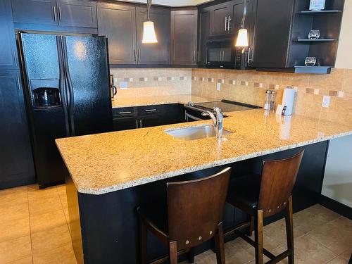 822C-800 Bighorn Boulevard, Radium Hot Springs, BC - Indoor Photo Showing Kitchen