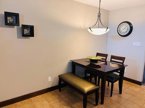 822C-800 Bighorn Boulevard, Radium Hot Springs, BC - Indoor Photo Showing Dining Room