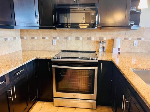 822C-800 Bighorn Boulevard, Radium Hot Springs, BC - Indoor Photo Showing Kitchen With Upgraded Kitchen