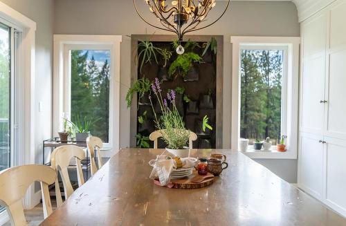 6040 Parnaby Road, Cranbrook, BC - Indoor Photo Showing Dining Room