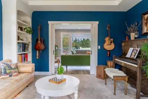 6040 Parnaby Road, Cranbrook, BC - Indoor Photo Showing Living Room