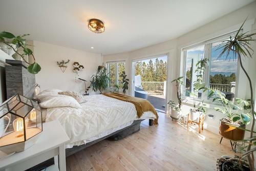 6040 Parnaby Road, Cranbrook, BC - Indoor Photo Showing Bedroom