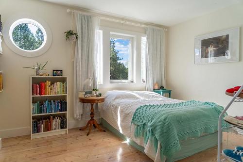 6040 Parnaby Road, Cranbrook, BC - Indoor Photo Showing Bedroom