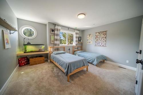 6040 Parnaby Road, Cranbrook, BC - Indoor Photo Showing Bedroom