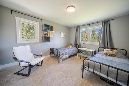 6040 Parnaby Road, Cranbrook, BC - Indoor Photo Showing Bedroom