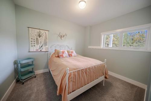 6040 Parnaby Road, Cranbrook, BC - Indoor Photo Showing Bedroom