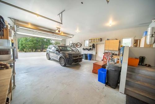 6040 Parnaby Road, Cranbrook, BC - Indoor Photo Showing Garage