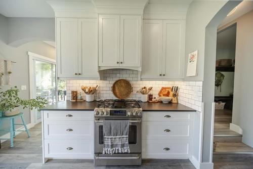 6040 Parnaby Road, Cranbrook, BC - Indoor Photo Showing Kitchen With Upgraded Kitchen