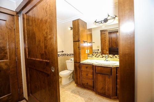 4598 Cedar Hill Road, Falkland, BC - Indoor Photo Showing Bathroom