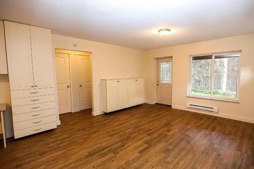 4598 Cedar Hill Road, Falkland, BC - Indoor Photo Showing Other Room