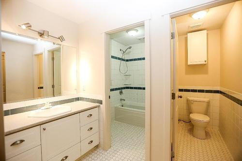 4598 Cedar Hill Road, Falkland, BC - Indoor Photo Showing Bathroom