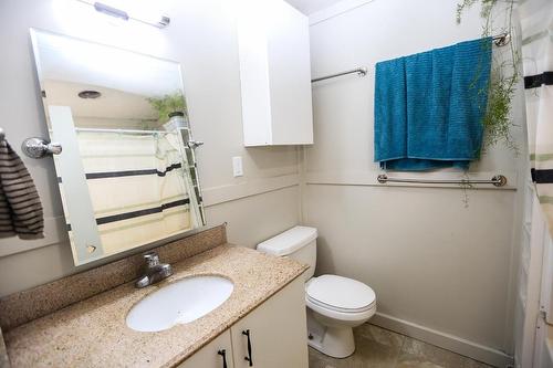 4598 Cedar Hill Road, Falkland, BC - Indoor Photo Showing Bathroom