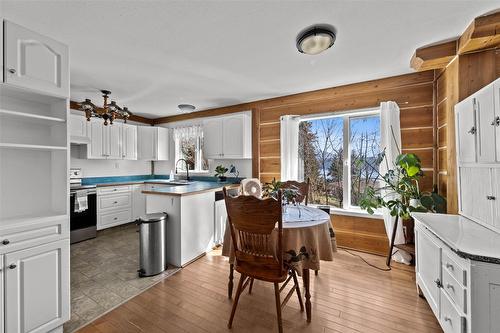 412 Sumac Road, Tappen, BC - Indoor Photo Showing Kitchen