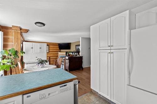 412 Sumac Road, Tappen, BC - Indoor Photo Showing Kitchen