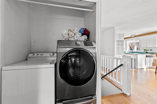 412 Sumac Road, Tappen, BC - Indoor Photo Showing Laundry Room