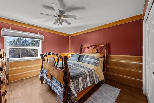 412 Sumac Road, Tappen, BC - Indoor Photo Showing Bedroom