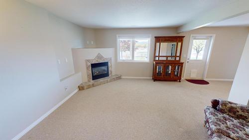 27-1401 30Th  N Avenue, Cranbrook, BC - Indoor With Fireplace