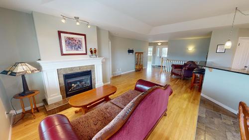 27-1401 30Th  N Avenue, Cranbrook, BC - Indoor Photo Showing Living Room With Fireplace