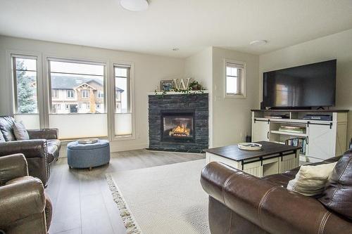 6-4878 Ridge Road, Radium Hot Springs, BC - Indoor Photo Showing Living Room With Fireplace