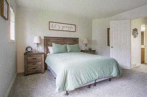 6-4878 Ridge Road, Radium Hot Springs, BC - Indoor Photo Showing Bedroom