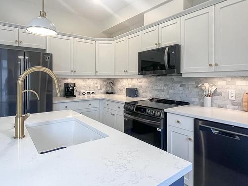 6-4878 Ridge Road, Radium Hot Springs, BC - Indoor Photo Showing Kitchen With Upgraded Kitchen