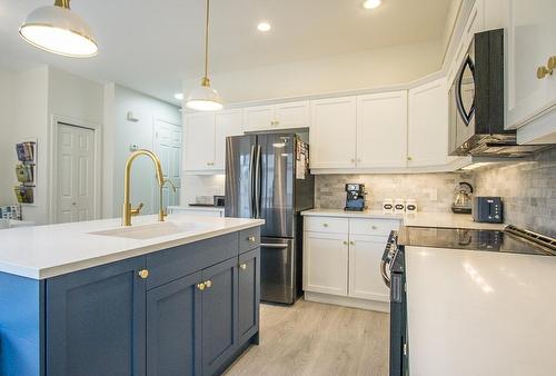 6-4878 Ridge Road, Radium Hot Springs, BC - Indoor Photo Showing Kitchen