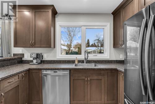 1705 Louise Avenue, Saskatoon, SK - Indoor Photo Showing Kitchen