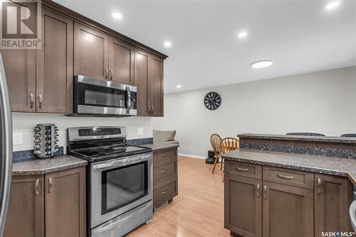 1705 Louise Avenue, Saskatoon, SK - Indoor Photo Showing Kitchen