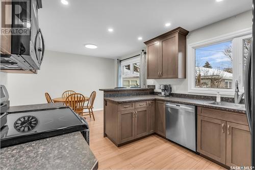 1705 Louise Avenue, Saskatoon, SK - Indoor Photo Showing Kitchen