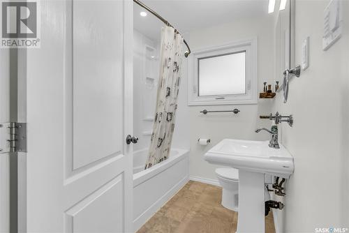 1705 Louise Avenue, Saskatoon, SK - Indoor Photo Showing Bathroom