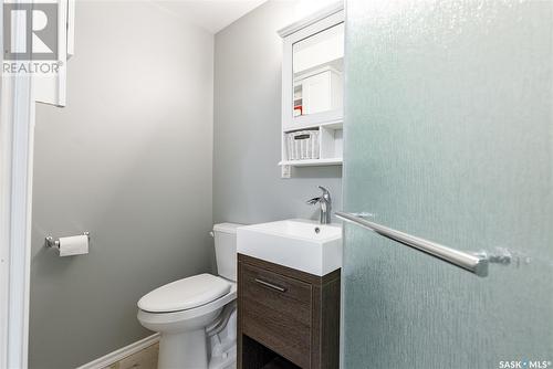 1705 Louise Avenue, Saskatoon, SK - Indoor Photo Showing Bathroom