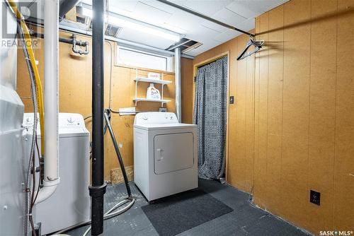 1705 Louise Avenue, Saskatoon, SK - Indoor Photo Showing Laundry Room