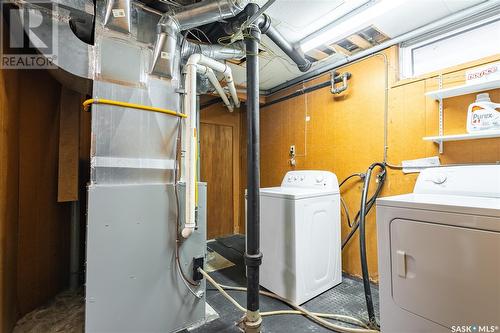 1705 Louise Avenue, Saskatoon, SK - Indoor Photo Showing Laundry Room