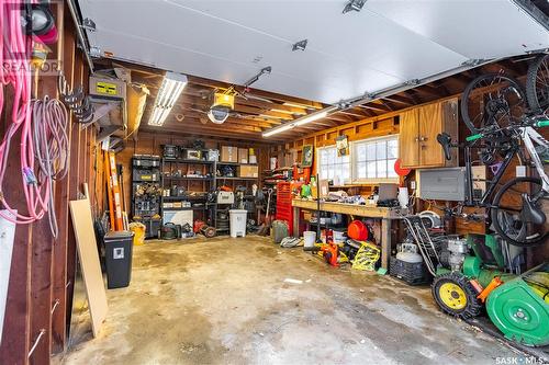 1705 Louise Avenue, Saskatoon, SK - Indoor Photo Showing Garage