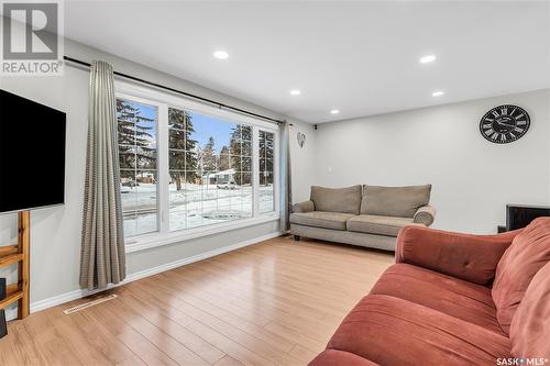 1705 Louise Avenue, Saskatoon, SK - Indoor Photo Showing Living Room