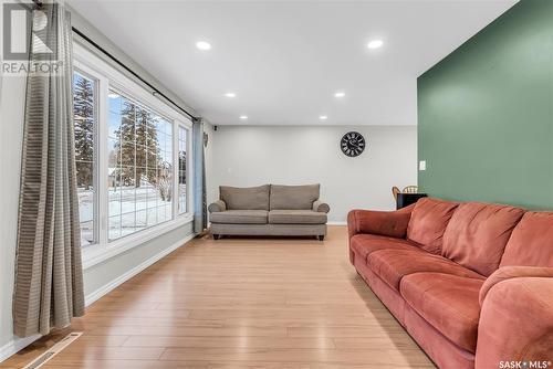 1705 Louise Avenue, Saskatoon, SK - Indoor Photo Showing Living Room