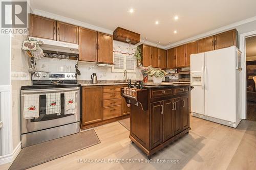 66 Acadian Heights, Brampton, ON - Indoor Photo Showing Kitchen