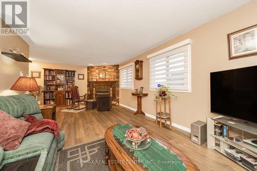 66 Acadian Heights, Brampton, ON - Indoor Photo Showing Living Room