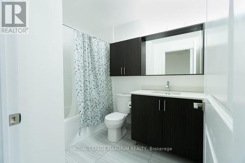 2203 - 3700 Highway 7 Road, Vaughan, ON - Indoor Photo Showing Bathroom