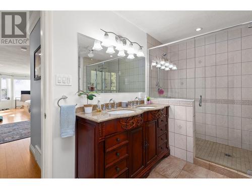 310 Pearson Road, Kelowna, BC - Indoor Photo Showing Bathroom