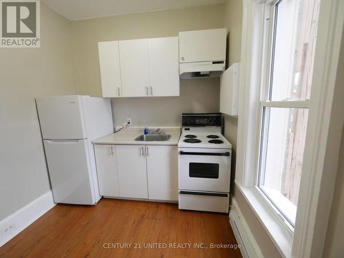 373A Queen Street, Peterborough (Downtown), ON - Indoor Photo Showing Kitchen