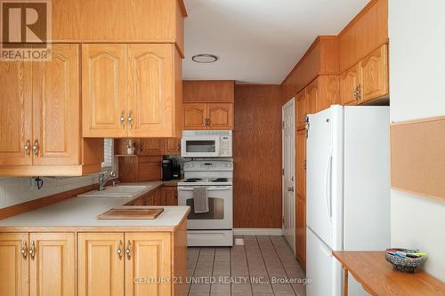 931 Barnardo Avenue, Peterborough (Northcrest), ON - Indoor Photo Showing Kitchen