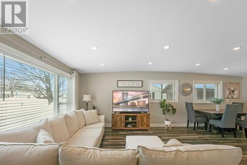 16 Mckay Street, Minden Hills, ON - Indoor Photo Showing Living Room