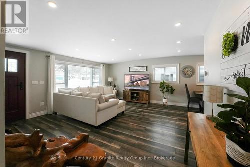 16 Mckay Street, Minden Hills, ON - Indoor Photo Showing Living Room