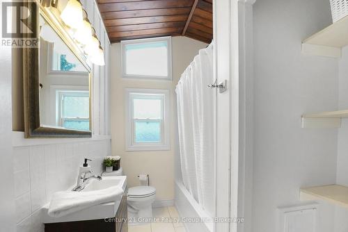 16 Mckay Street, Minden Hills, ON - Indoor Photo Showing Bathroom