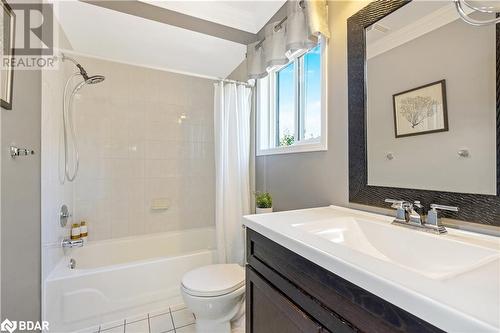 110 Pentland Road, Waterdown, ON - Indoor Photo Showing Bathroom