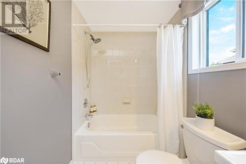 110 Pentland Road, Waterdown, ON - Indoor Photo Showing Bathroom