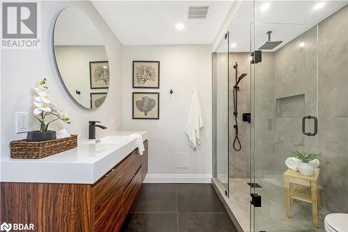 110 Pentland Road, Waterdown, ON - Indoor Photo Showing Bathroom