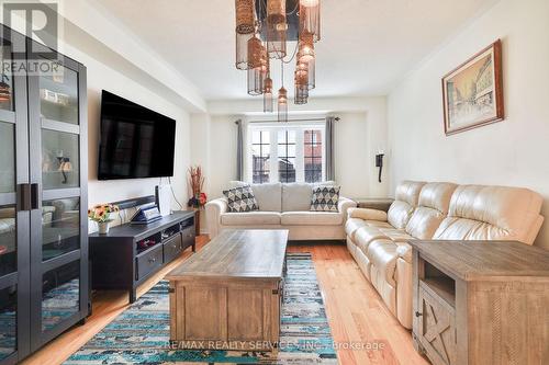 730 Horning Street, Mississauga, ON - Indoor Photo Showing Living Room