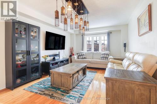 730 Horning Street, Mississauga, ON - Indoor Photo Showing Living Room